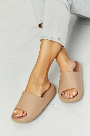 Open Toe Rubber Slide Sandals in Sand