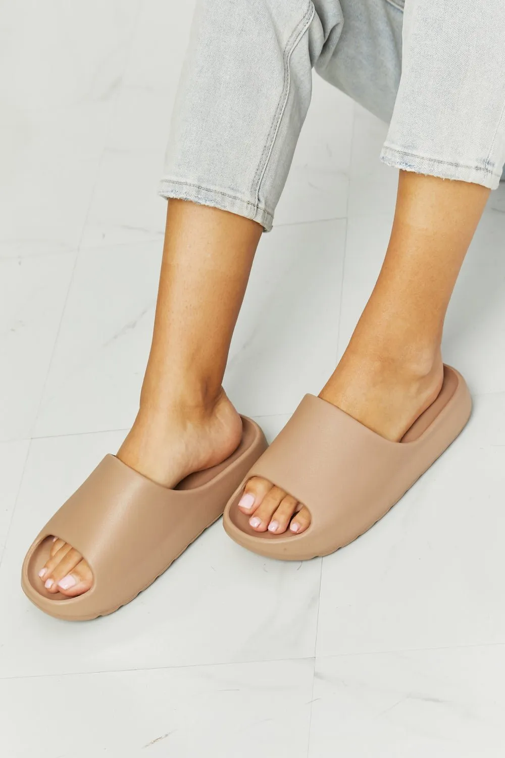 Open Toe Rubber Slide Sandals in Sand