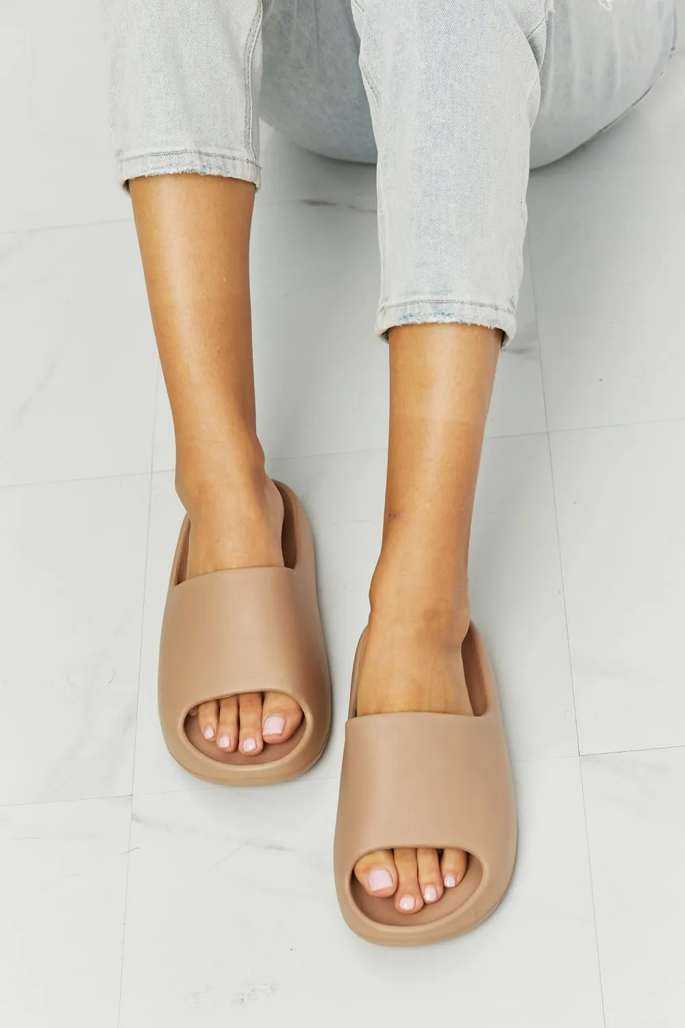 Open Toe Rubber Slide Sandals in Sand
