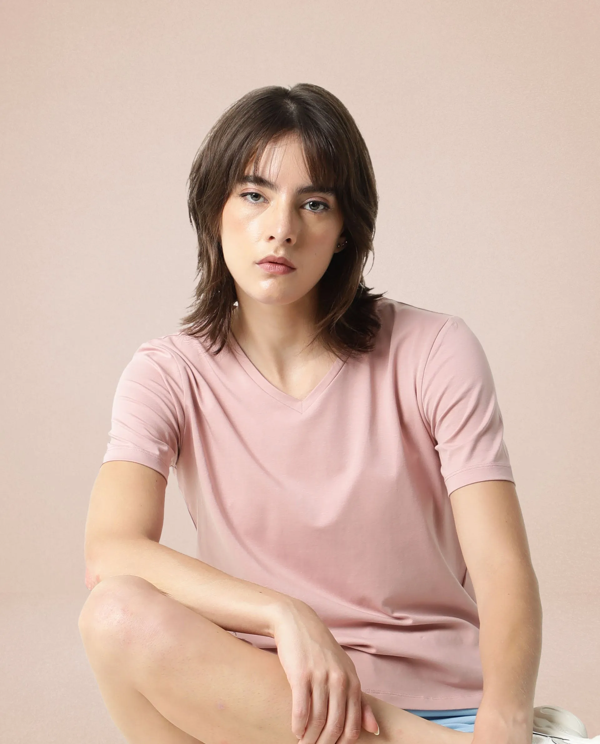 Rareism Women Arvi Dusky Pink Cotton Blend Fabric Regular Fit Half Sleeves Solid V-Neck T-Shirt